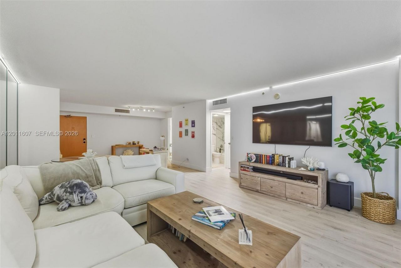 9195 Collins Ave , Unit 404, Surfside, FL 33154 Photo