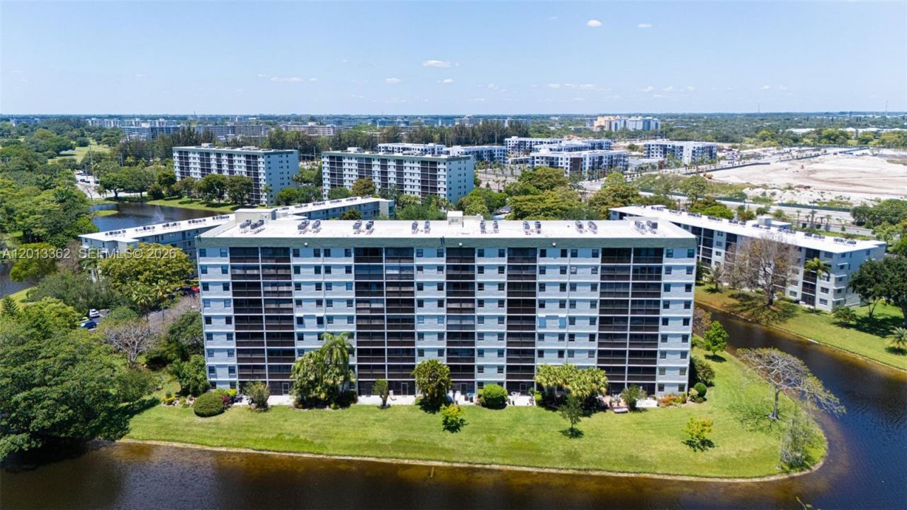 2232 N Cypress Bend Dr , Unit 507, Pompano Beach, FL 33069 Photo