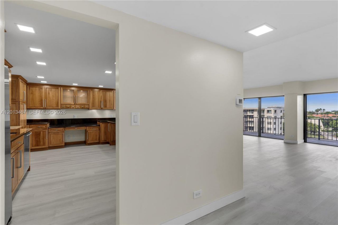 1800 NE 114th St , Unit 601, Miami, FL 33181 Photo