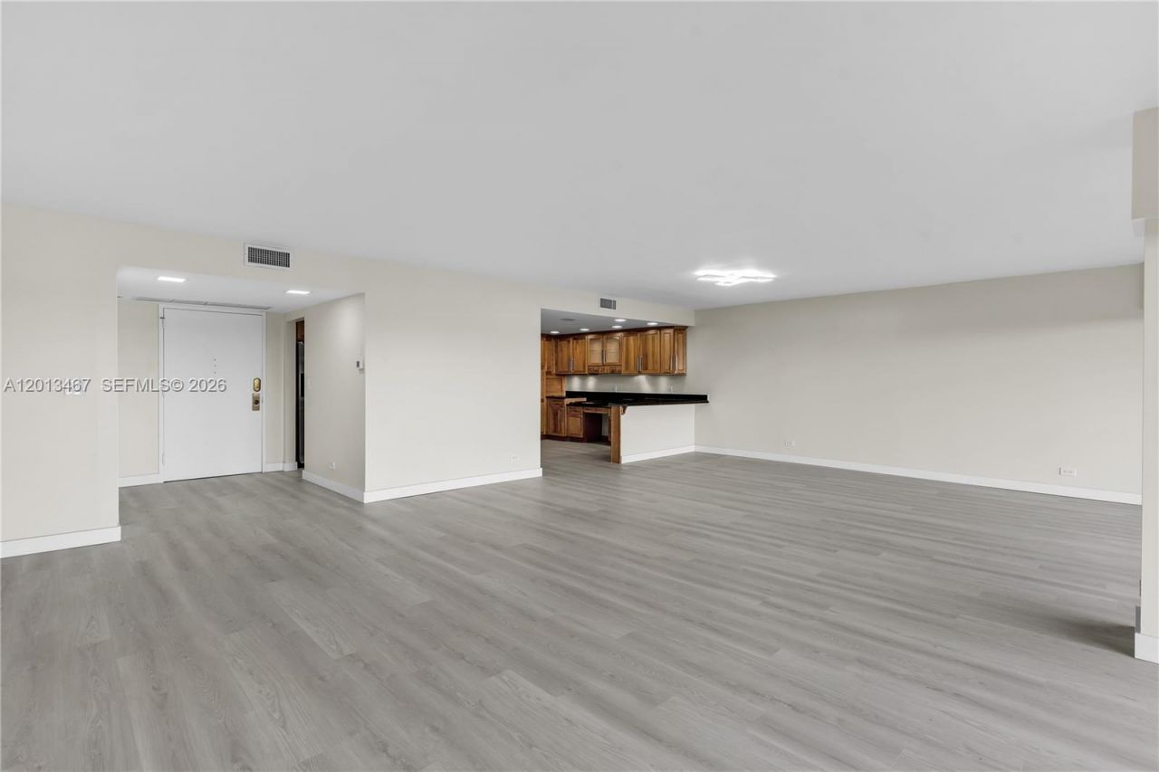 1800 NE 114th St , Unit 601, Miami, FL 33181 Photo