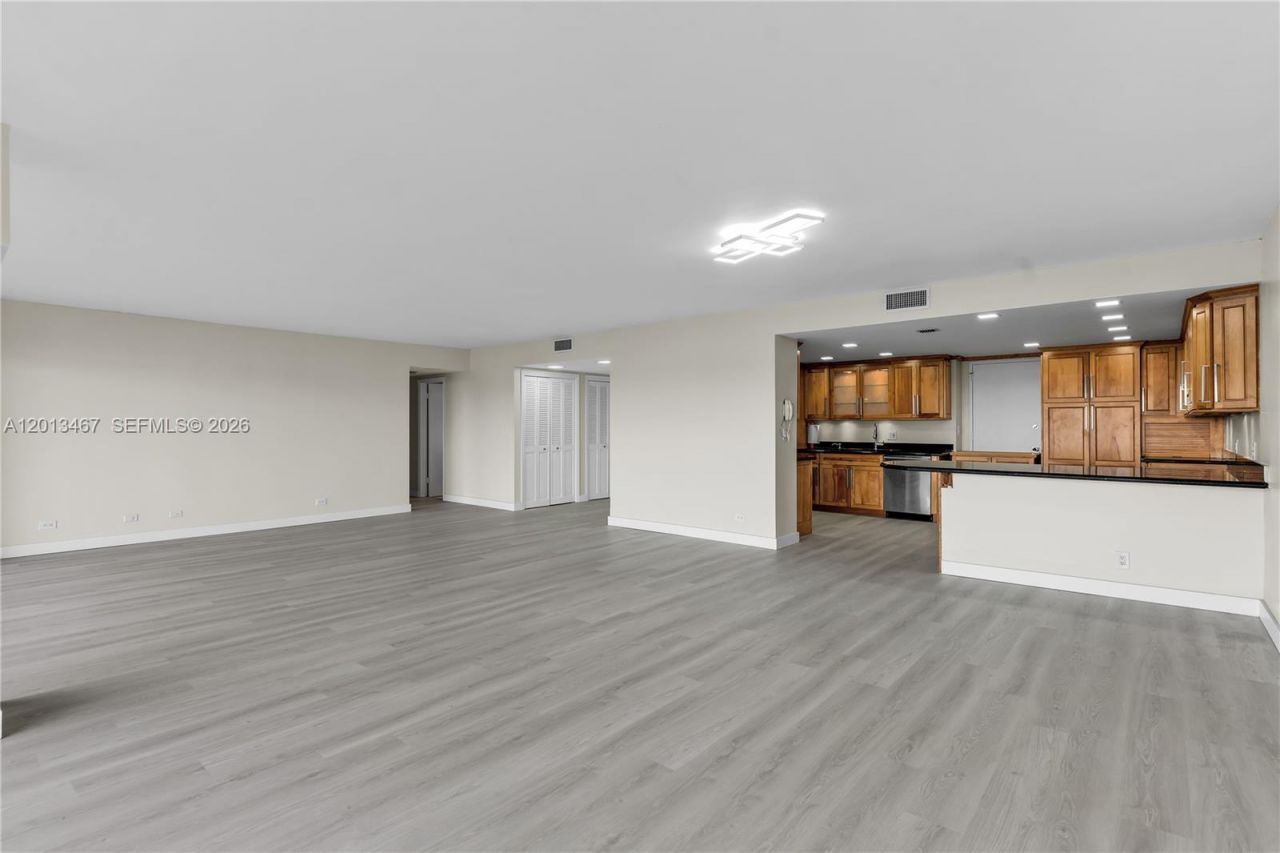 1800 NE 114th St , Unit 601, Miami, FL 33181 Photo