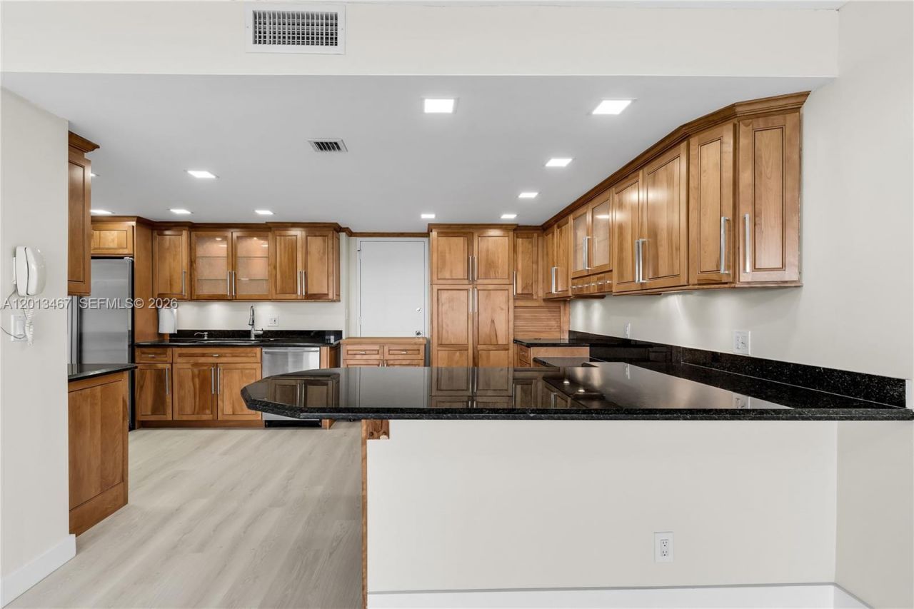 1800 NE 114th St , Unit 601, Miami, FL 33181 Photo