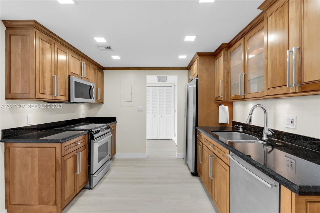 1800 NE 114th St , Unit 601, Miami, FL 33181 Photo