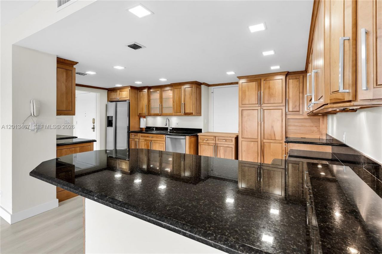 1800 NE 114th St , Unit 601, Miami, FL 33181 Photo