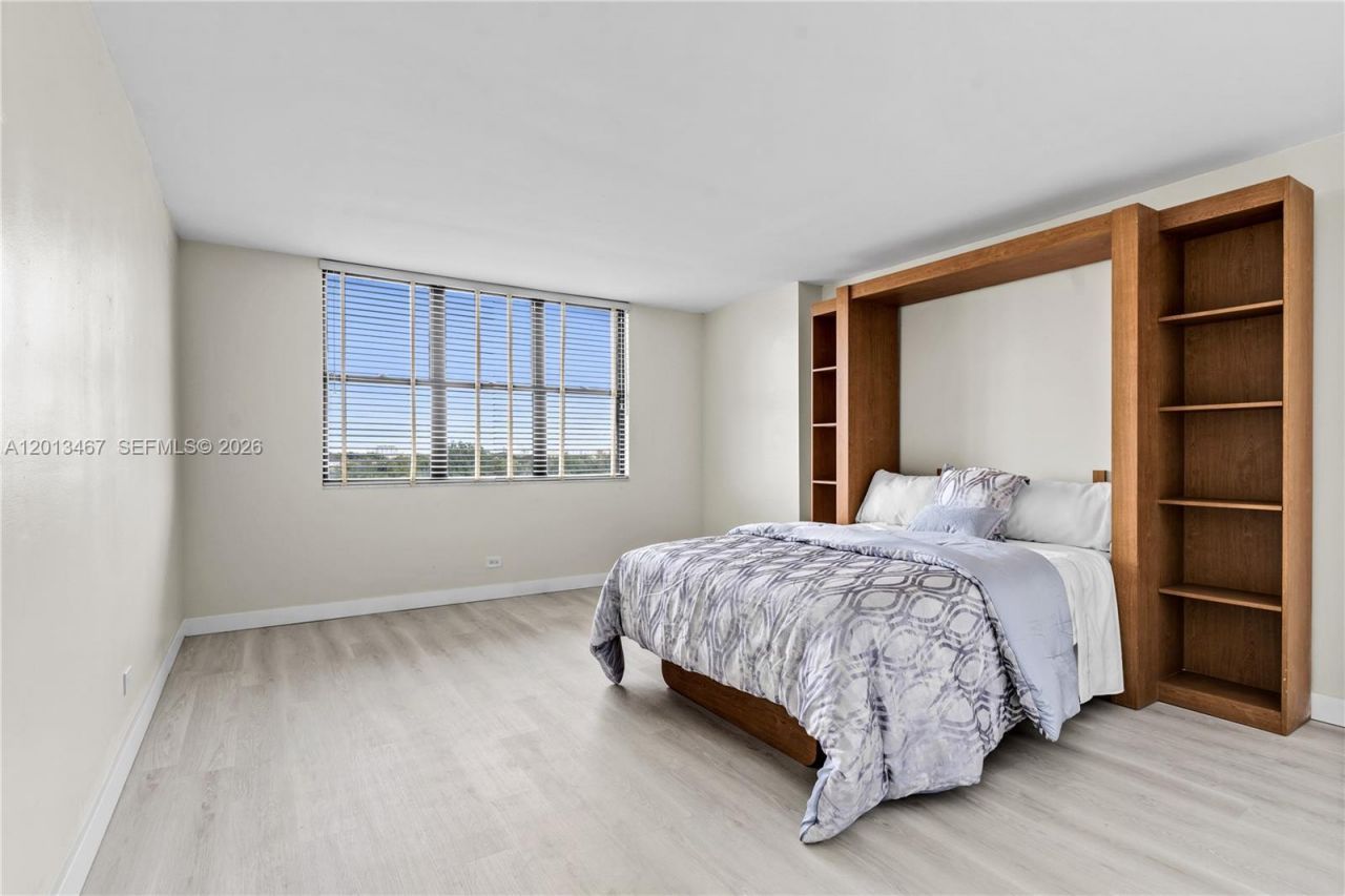 1800 NE 114th St , Unit 601, Miami, FL 33181 Photo