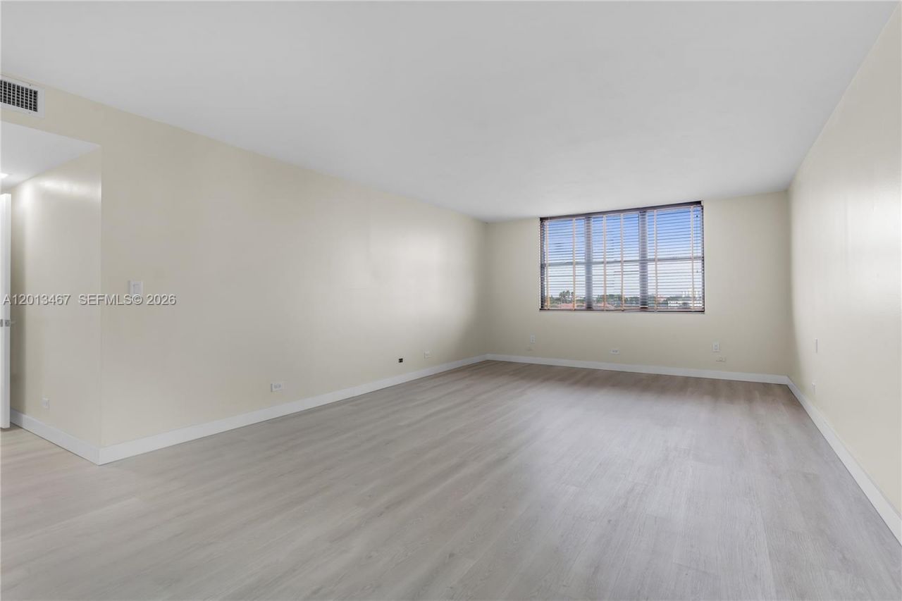 1800 NE 114th St , Unit 601, Miami, FL 33181 Photo