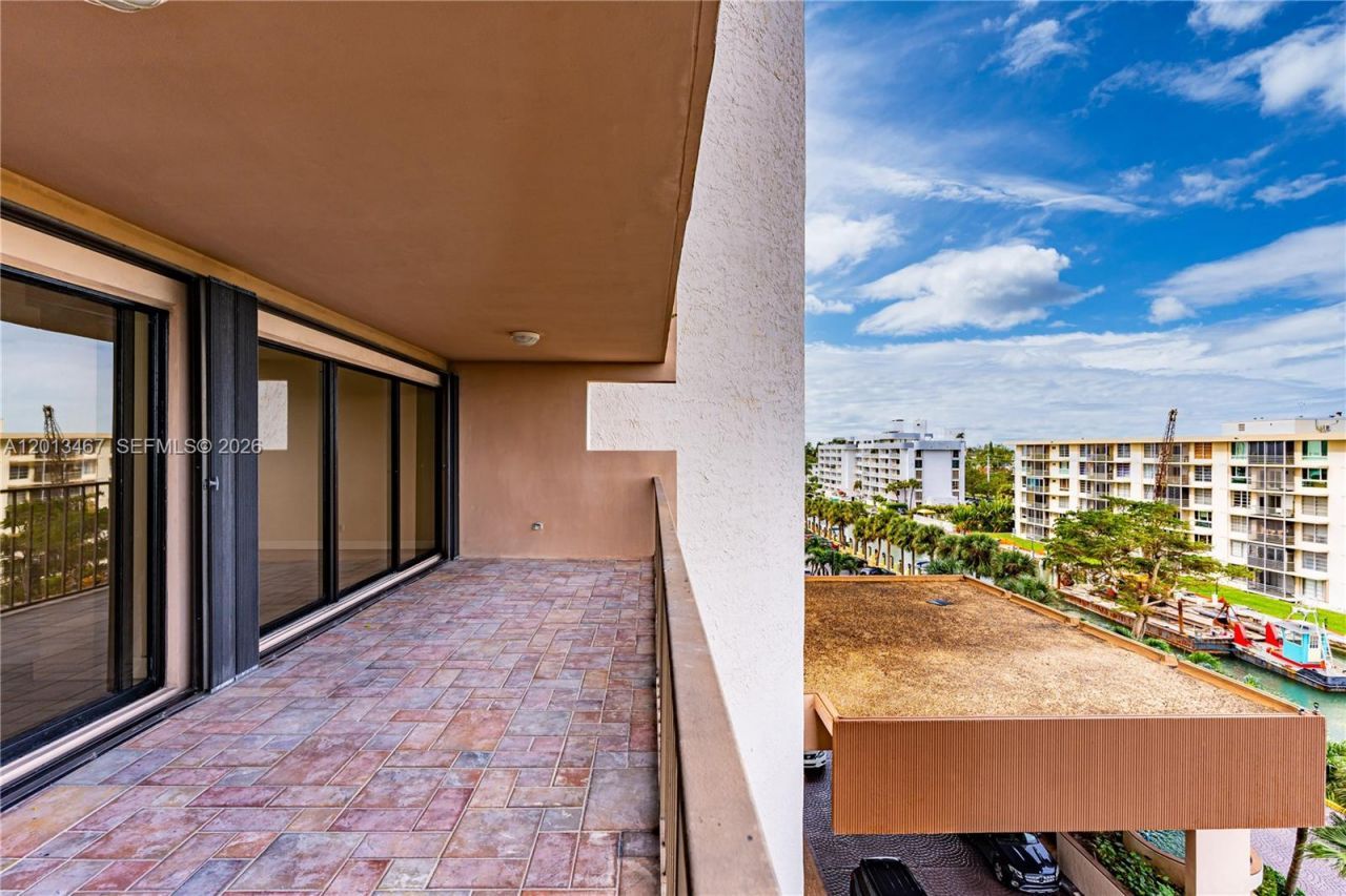 1800 NE 114th St , Unit 601, Miami, FL 33181 Photo