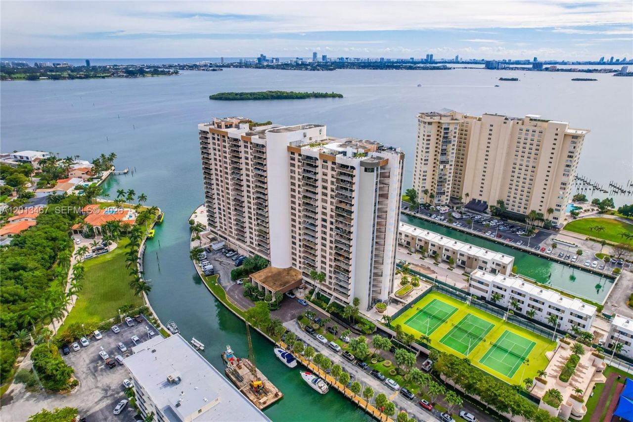 1800 NE 114th St , Unit 601, Miami, FL 33181 Photo