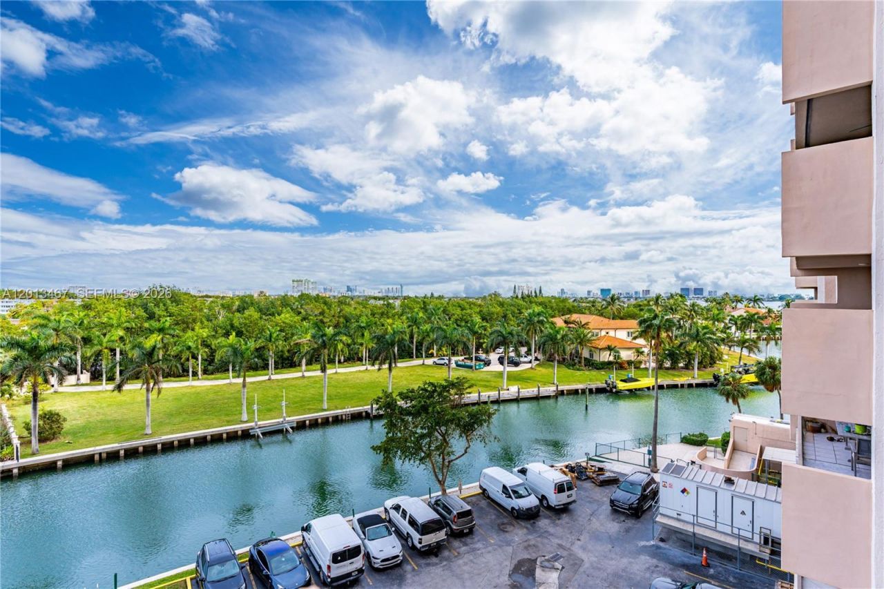 1800 NE 114th St , Unit 601, Miami, FL 33181 Photo