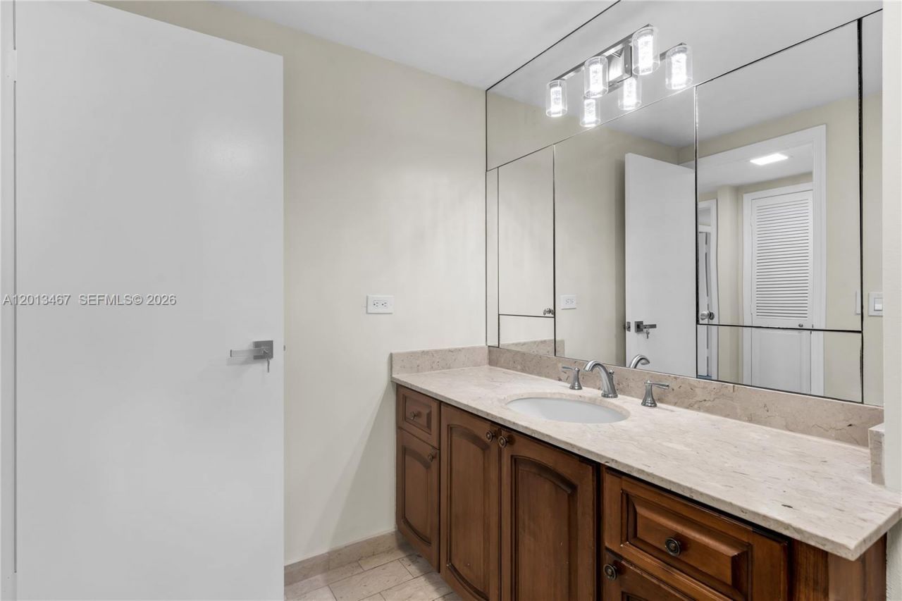 1800 NE 114th St , Unit 601, Miami, FL 33181 Photo