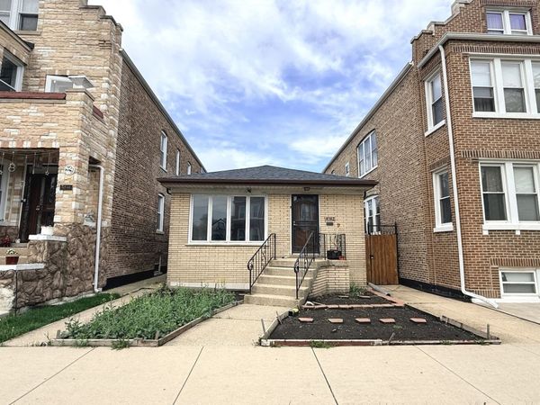 4542 S Mozart Street , Chicago, IL 60632