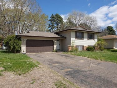 5608 80th Avenue N, Brooklyn Park, MN 55443