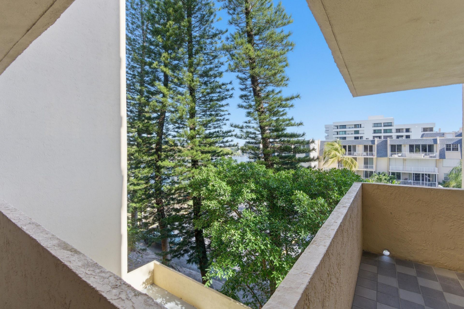 3581 S Ocean Boulevard, Unit Apt 4e, South Palm Beach, FL 33480 Photo