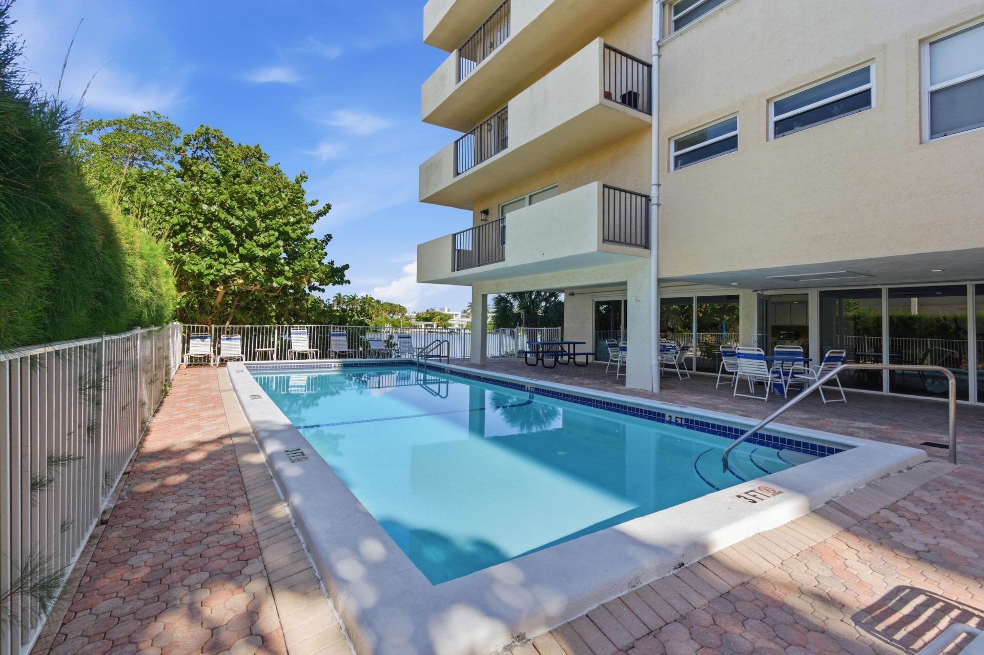 3581 S Ocean Boulevard, Unit Apt 4e, South Palm Beach, FL 33480 Photo