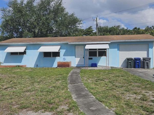 860 W Jasmine Drive, Lake Park, FL 33403