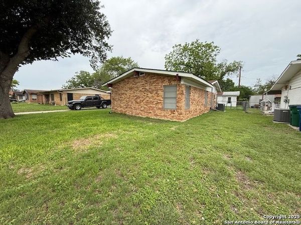 4519 CREEKMOOR DR, San Antonio, TX 78220