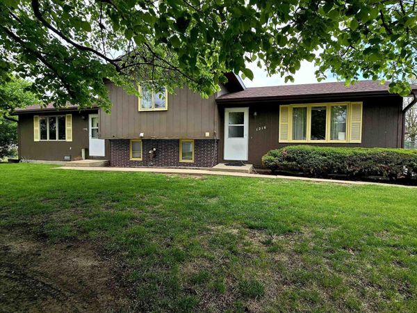 1216 N Green Street, Oskaloosa, IA 52577