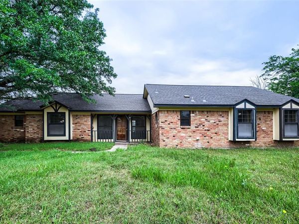 8251 Slippery Creek Court, Red Oak, TX 75154