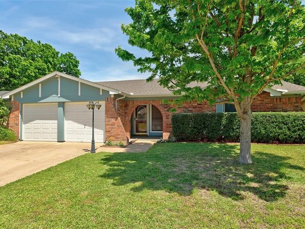 105 Countryside Drive, Arlington, TX 76014