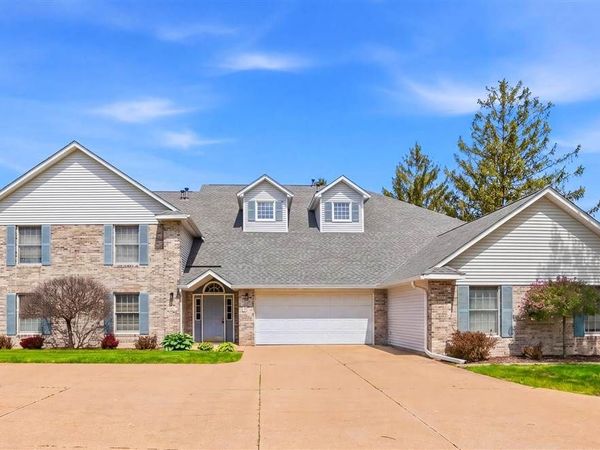 2303 Willowbrooke Ln, Iowa City, IA 52246