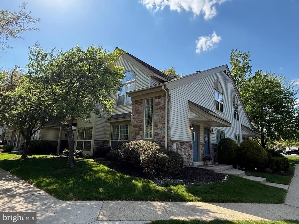 1102 FOXMEADOW DRIVE , ROYERSFORD, PA 19468