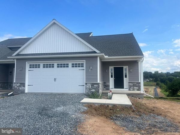 320 RIDGEFIELD DRIVE, ELIZABETHTOWN, PA 17022