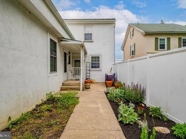 20 S VILLAGE AVENUE, Unit 7, EXTON, PA 19341