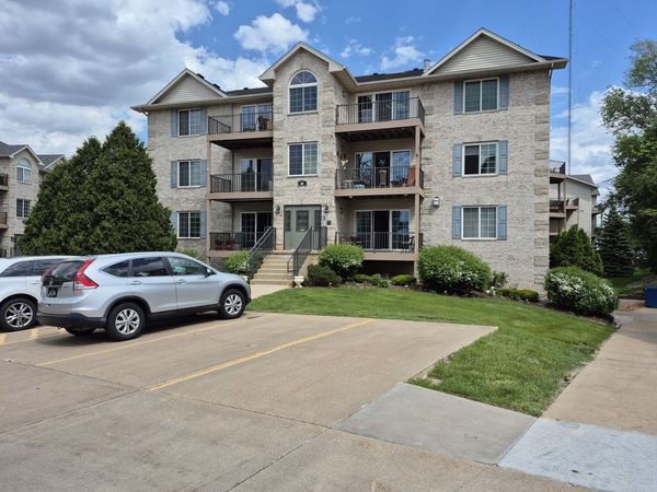 3120 Holiday Court , Unit 7, Bettendorf, IA 52722