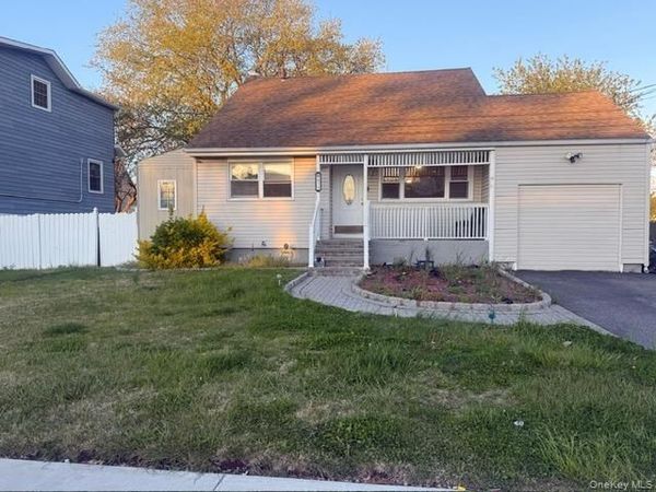 675 S Long Beach Avenue , Freeport, NY 11520