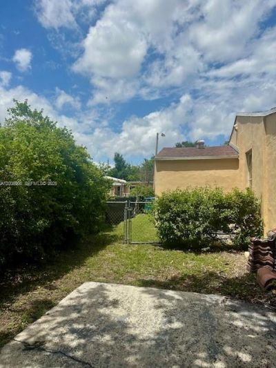 1884 NW 52nd St , Miami, FL 33142 Photo