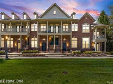 160 Sandy Lane, Walled Lake, MI 48390