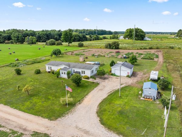 4433 Hamlin Road, Grawn, MI 49637