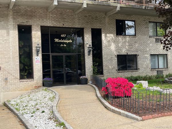 687 Bronx River Road Road , Unit 2A, Yonkers, NY 10704