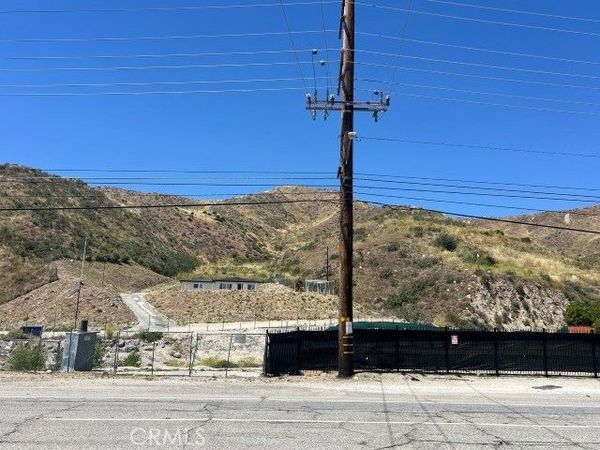 17559 Sierra Highway, Canyon Country, CA 91351