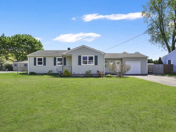 35 Sherwood St, Chicopee, MA 01013