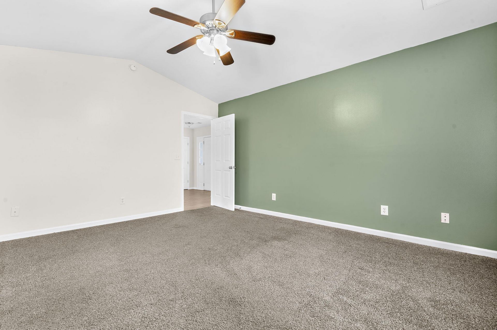 116 Lancelot Hall Photo 12