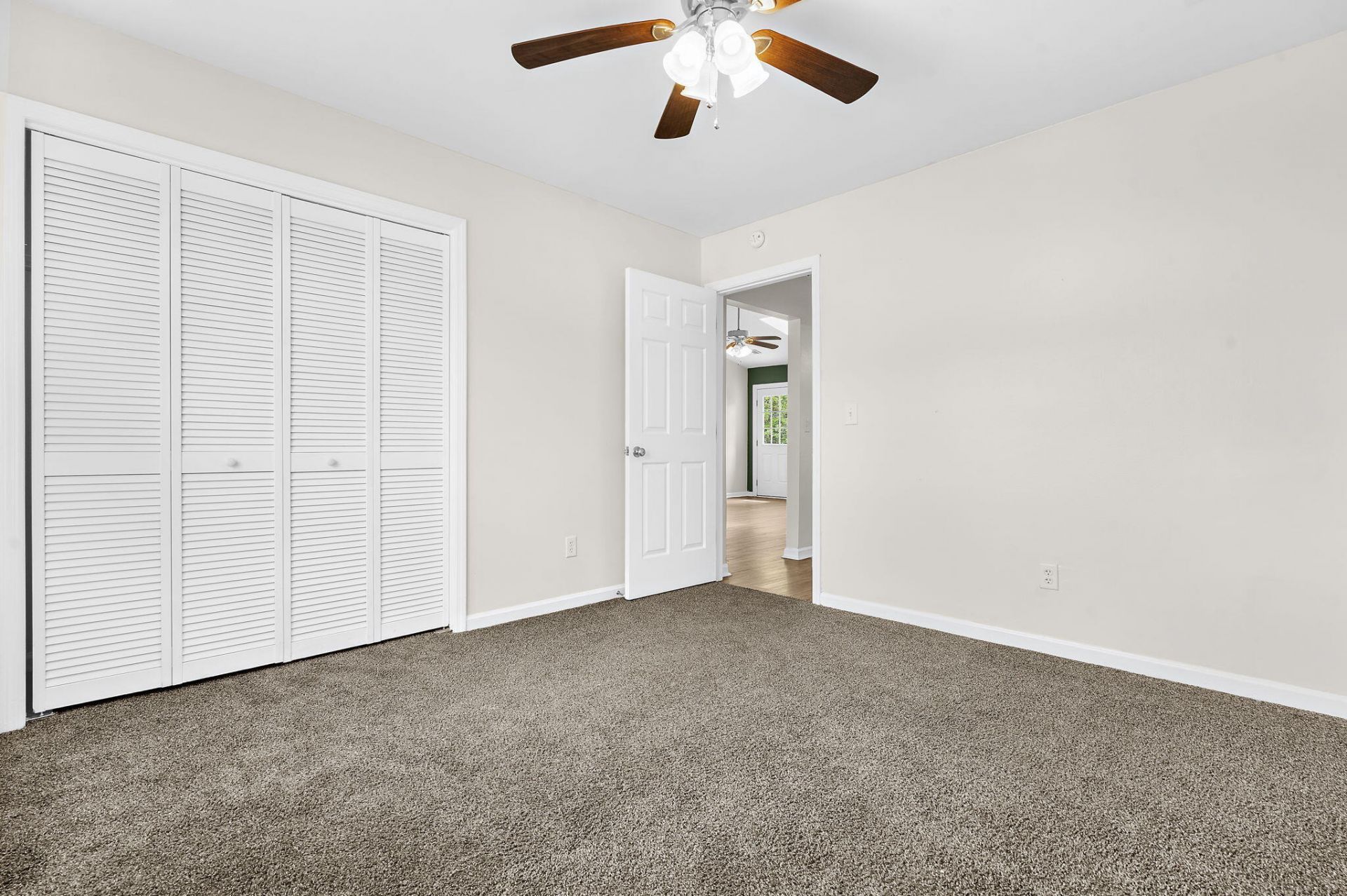 116 Lancelot Hall Photo 16