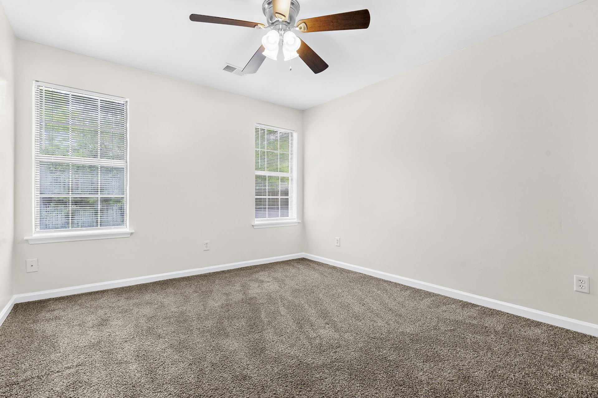 116 Lancelot Hall Photo 17