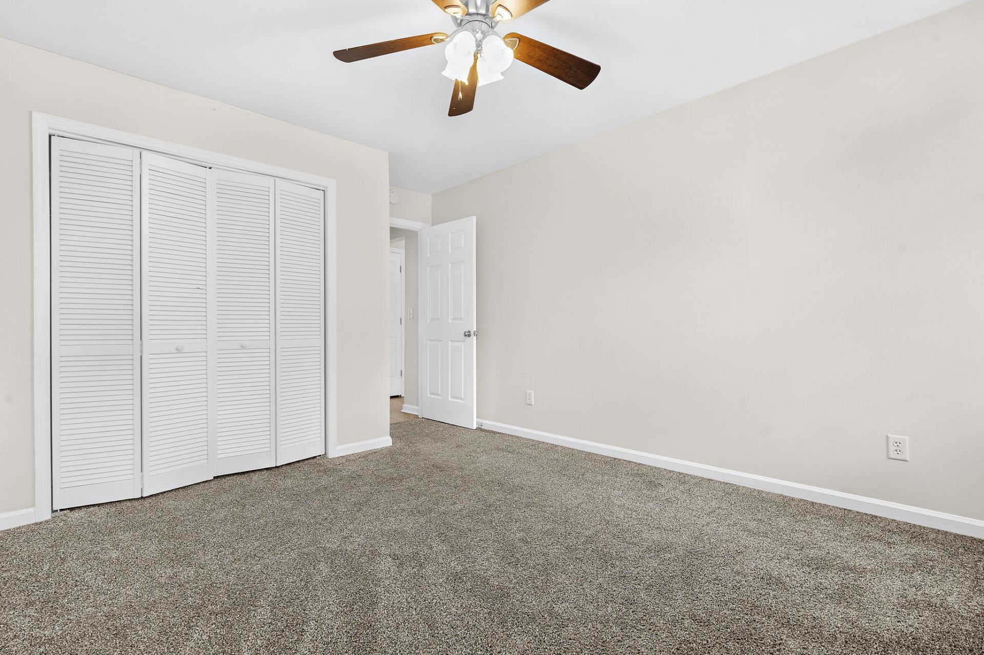 116 Lancelot Hall Photo 18
