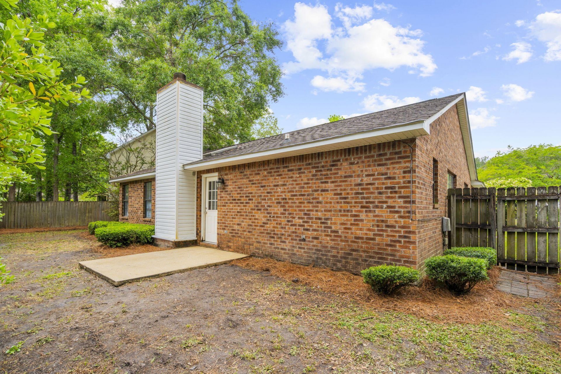 116 Lancelot Hall Photo 23