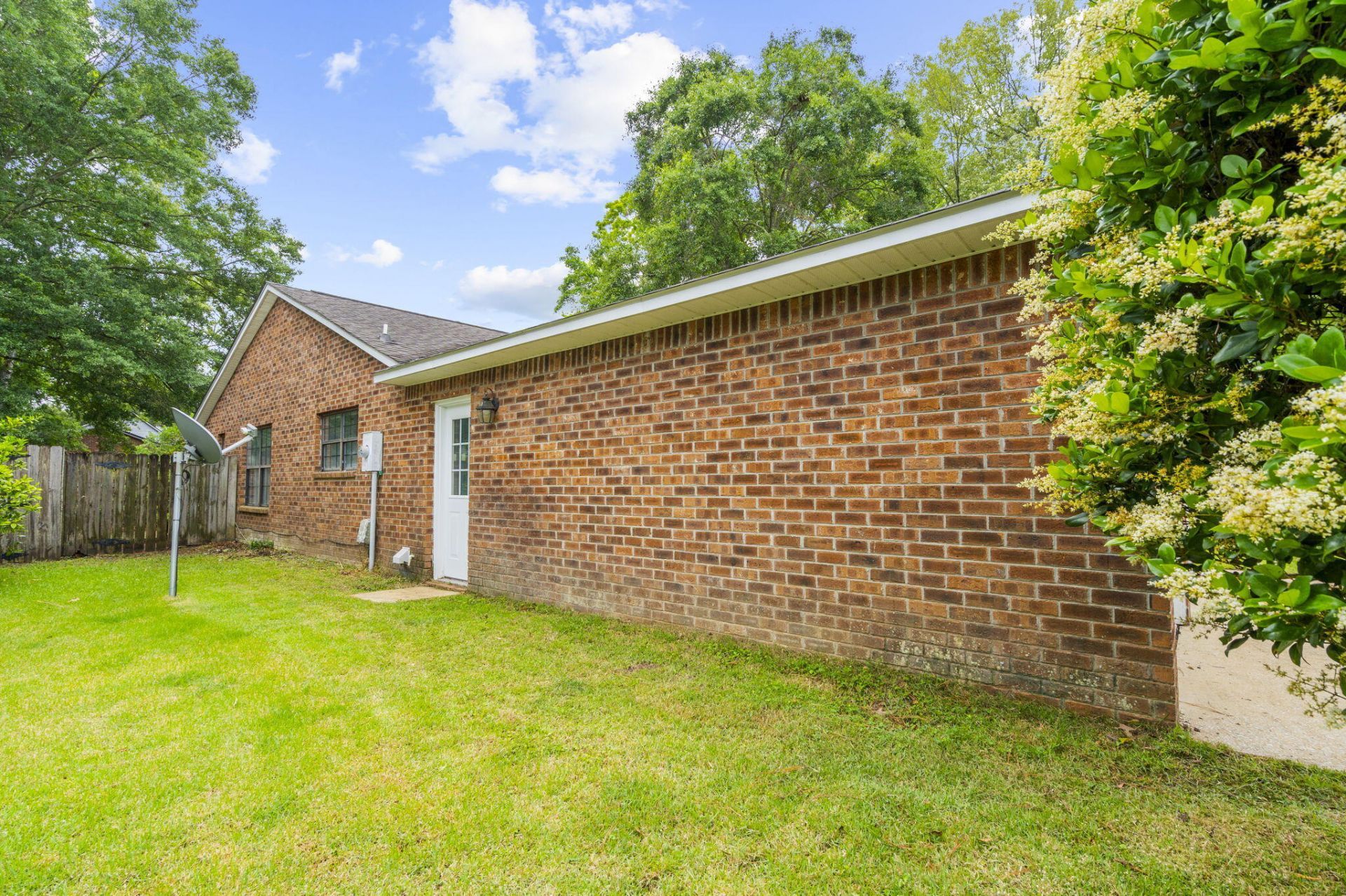 116 Lancelot Hall Photo 26