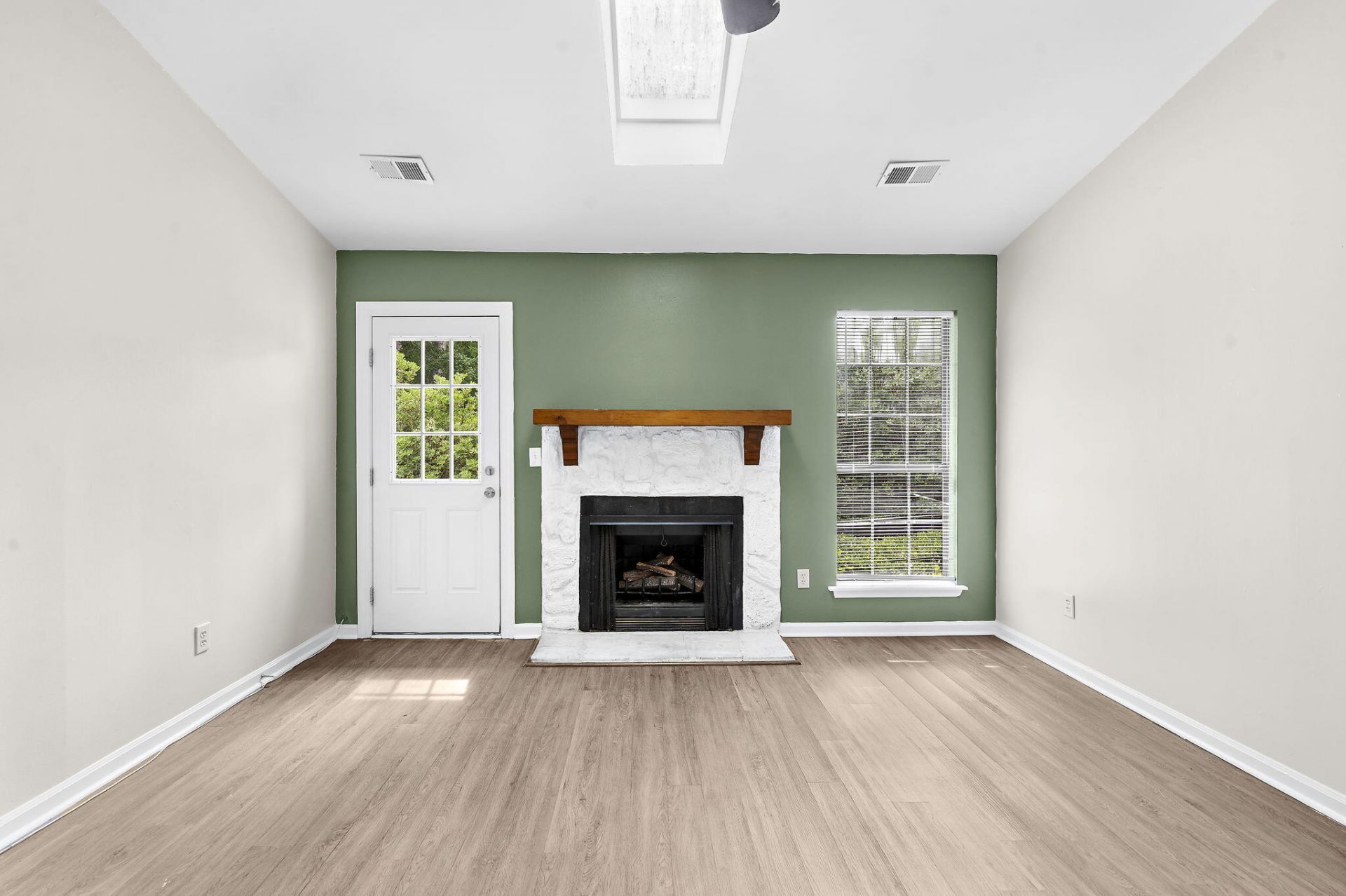 116 Lancelot Hall Photo 4