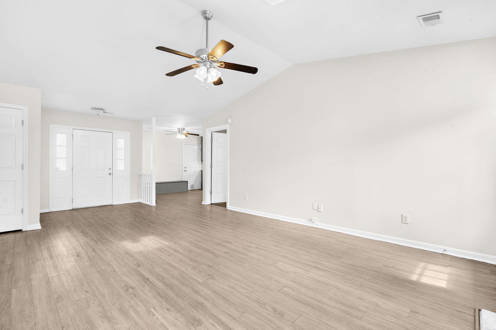 116 Lancelot Hall Photo 6