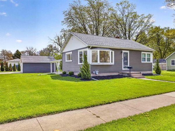 1432 EVANS STREET, Oshkosh, WI 54901