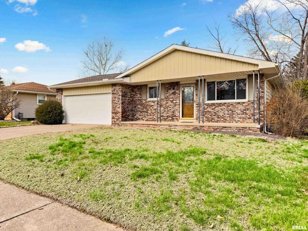 1217 W PINE Street, Chillicothe, IL 61523