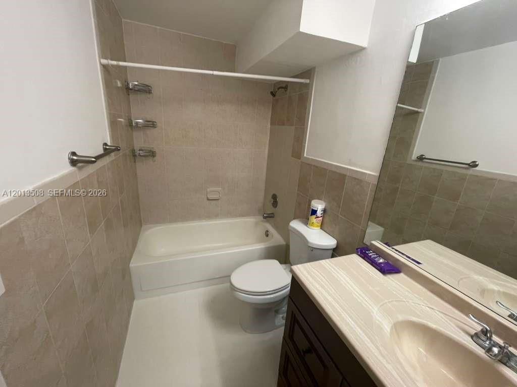809 NE 199th St , Unit 105-7, Miami, FL 33179 Photo