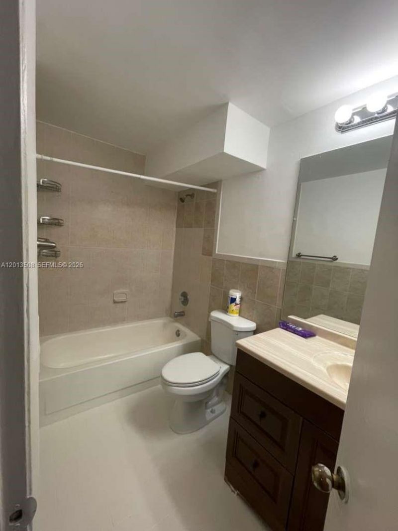 809 NE 199th St , Unit 105-7, Miami, FL 33179 Photo