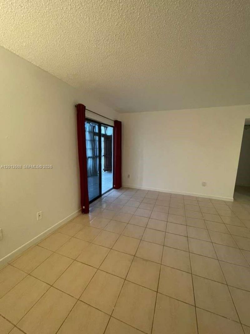809 NE 199th St , Unit 105-7, Miami, FL 33179 Photo