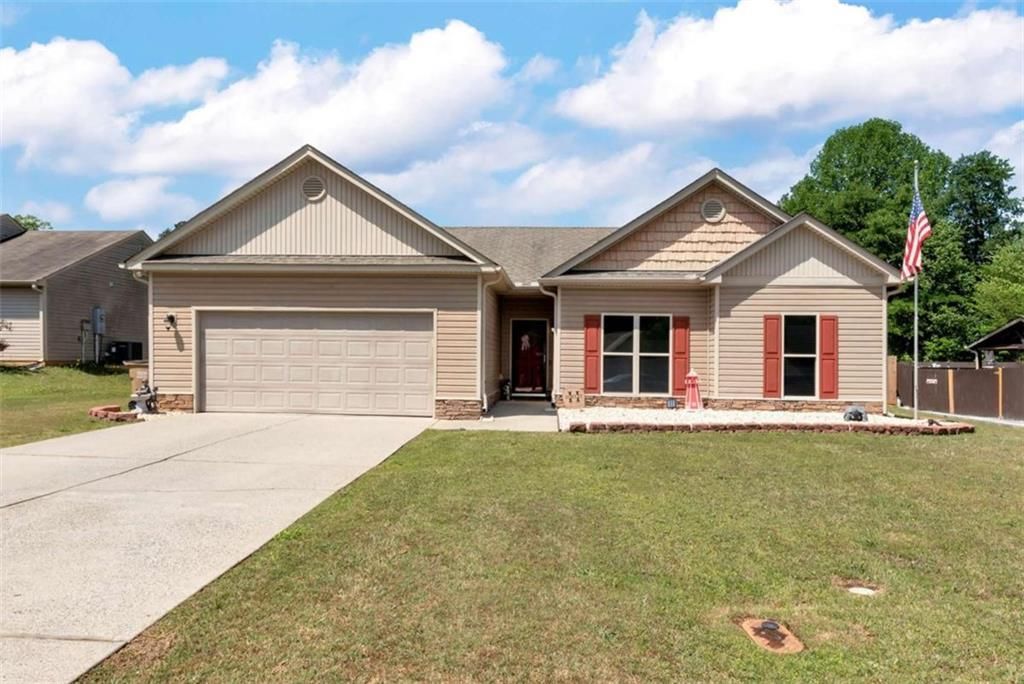 1424 Silvergate Way, Winder, GA 30680 Main Photo
