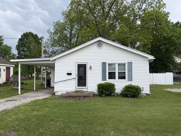 219 E Williams Street, Salem, IL 62881